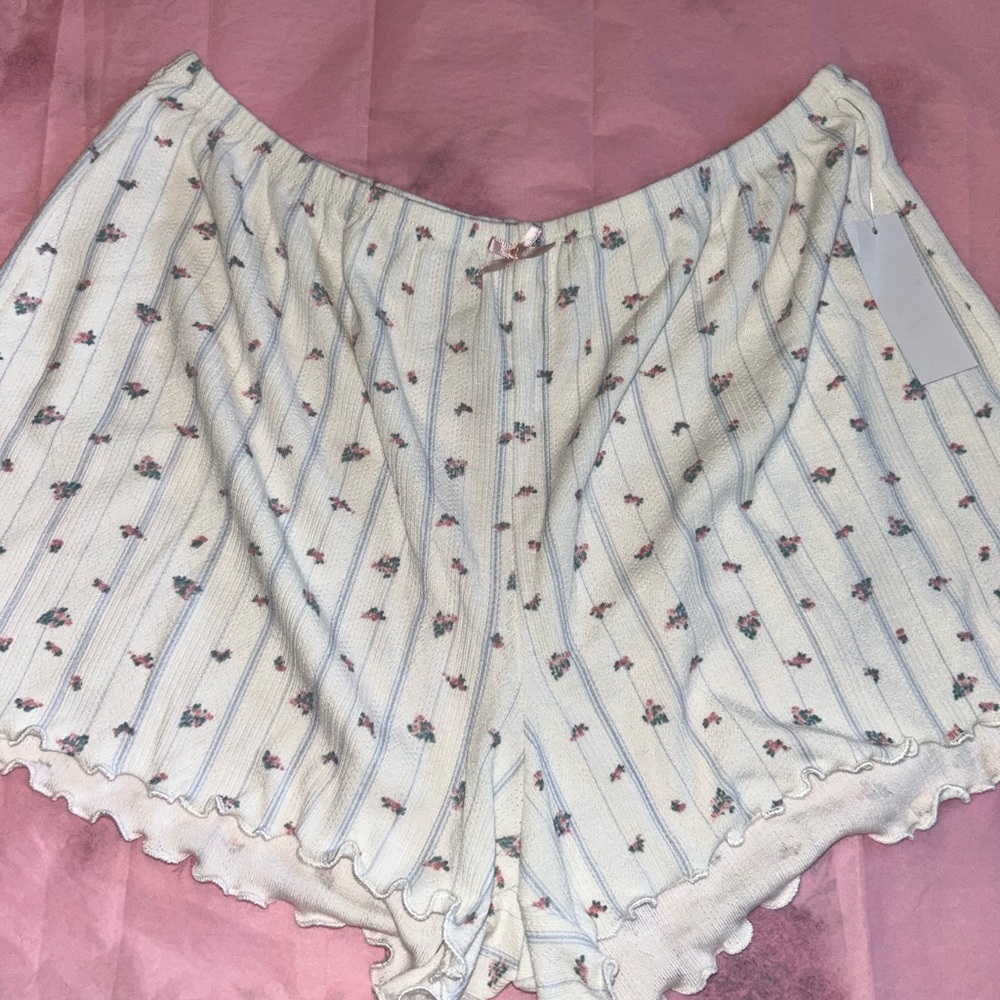 Pink rose medium high waist shorts and cropped cami pajama set - Picture 6 of 6
